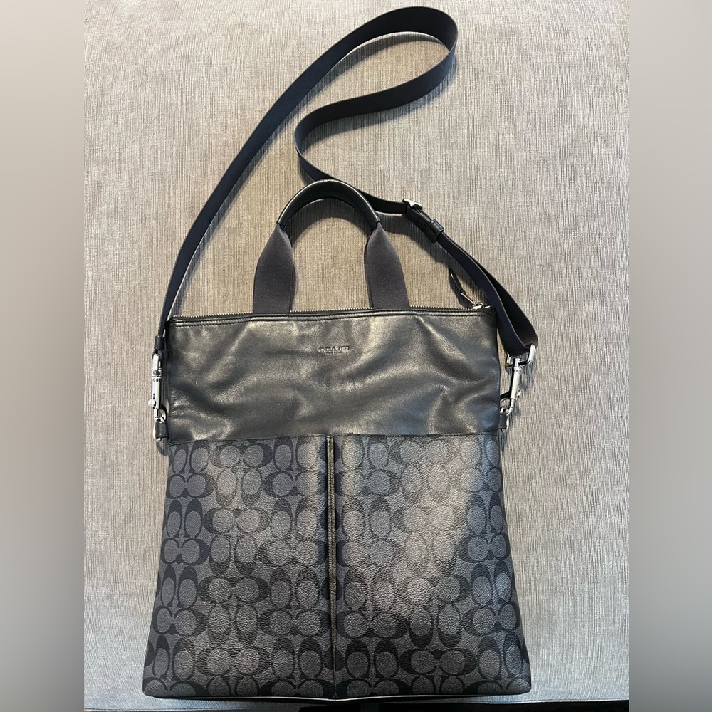 COACH CHARLES Mens or Women’s Signature Fold-over Tote. Great Used Condition